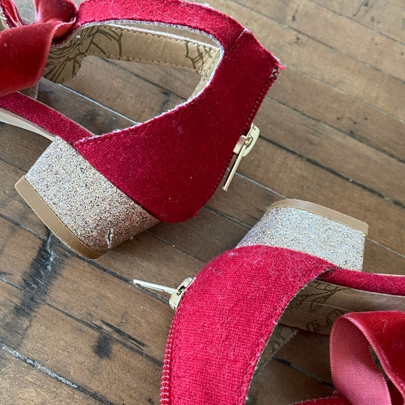 Joy, foil, girls, red and gold shoes, size 10 - Picture 3 of 5